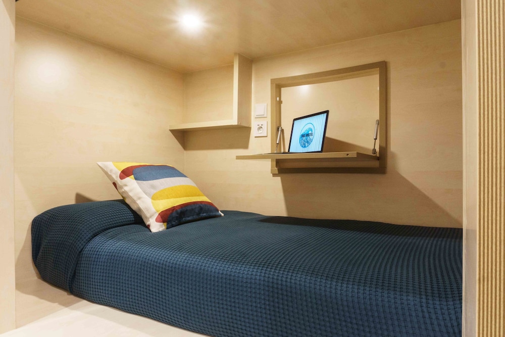 Shared Dormitory, Mixed Dorm, Shared Bathroom (1 bed in a 4-Bed Dormitory Room) photo 2