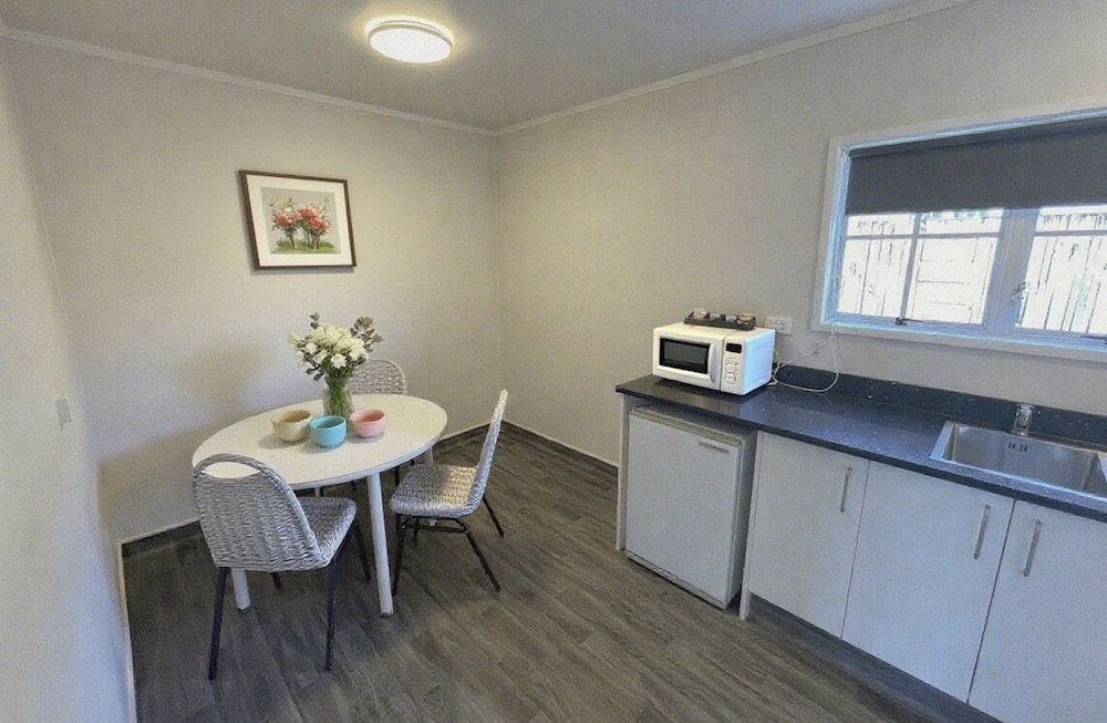 Superior Suite, 1 Bedroom, Non Smoking, Ground Floor - Photo 3