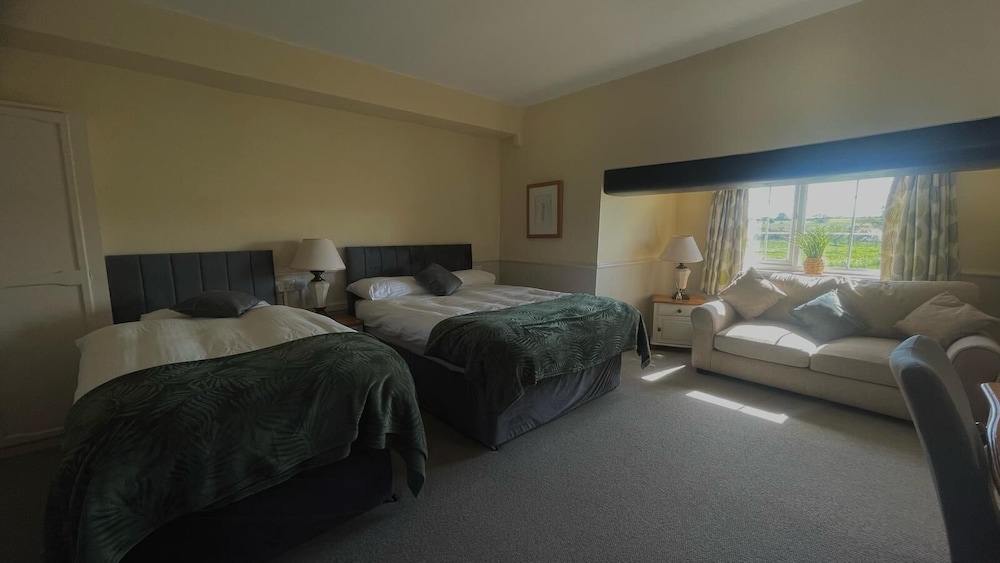 Superior Triple Room, Ensuite (1)