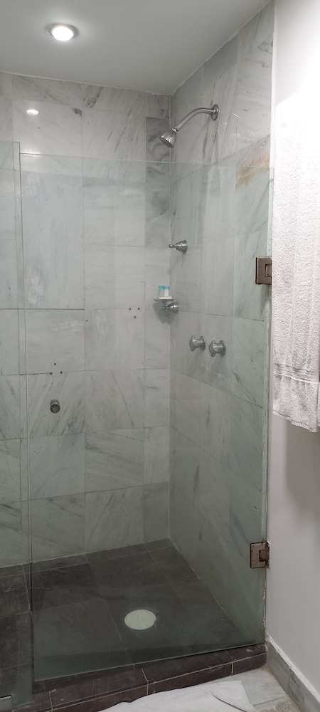 Two Bedroom Ocean View with Pool - Photo 18