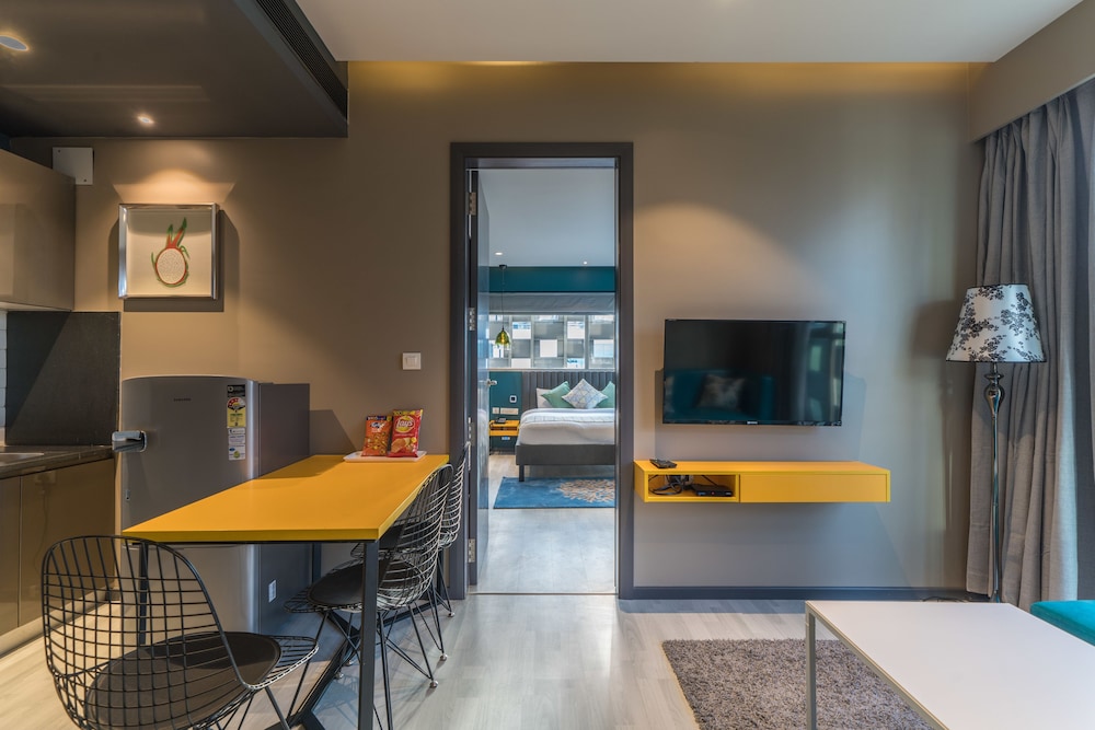 Suite - Photo 5