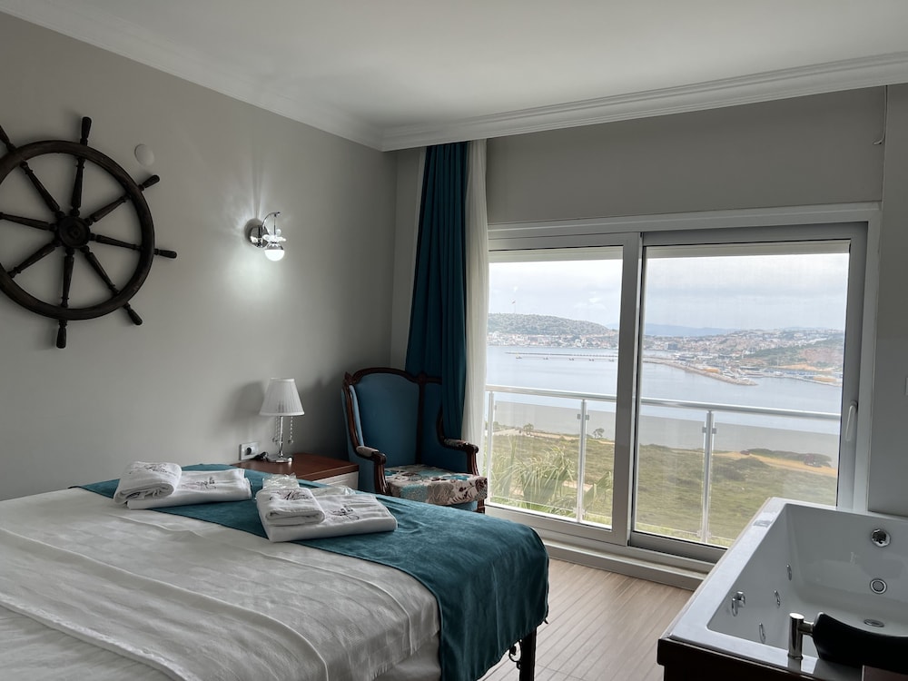 Deluxe Room Jacuzzi photo 1