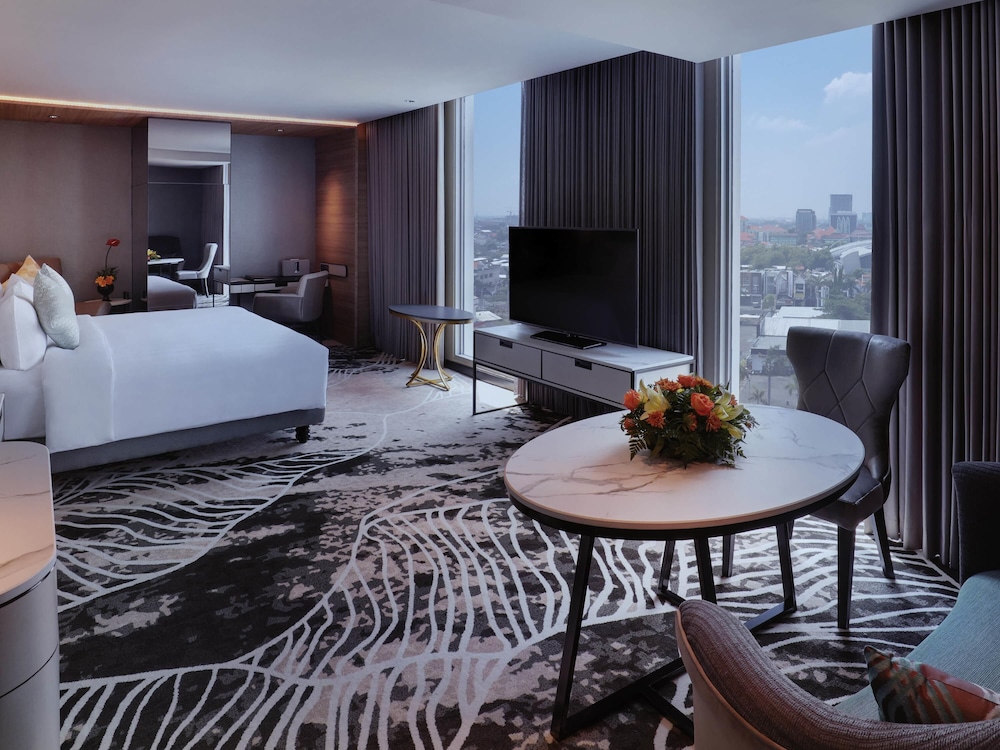 Deluxe Suite, 1 King Bed photo 2