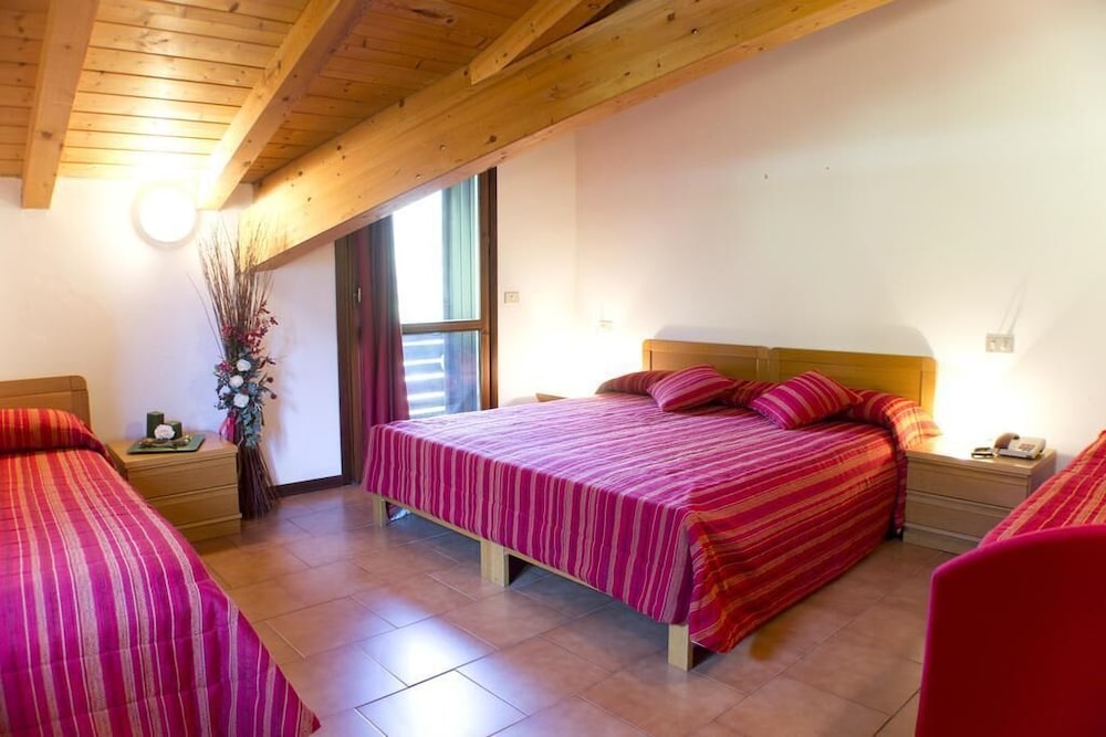 Comfort Quadruple Room, Balcony, Mountain View photo 1