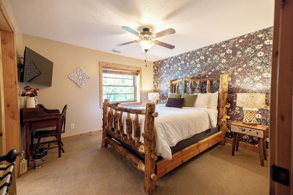 Wasatch Wildflowers - Queen Bed Ensuite