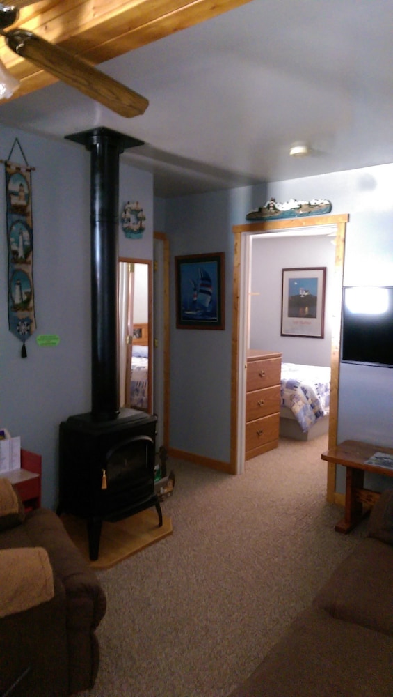 Cabin, 1 Bedroom, Fireplace (Cabin #8) photo 1
