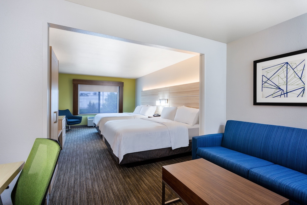 Suite, 2 Queen Beds - Photo 1