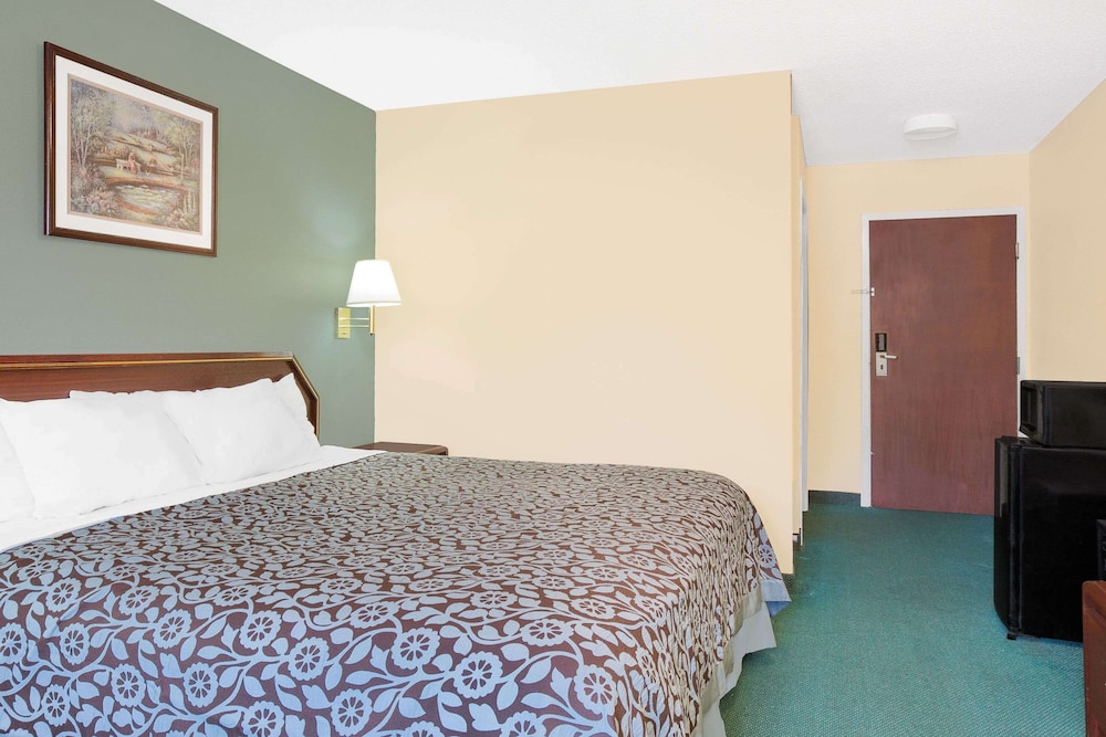 Standard Room, 1 King Bed - Photo 2