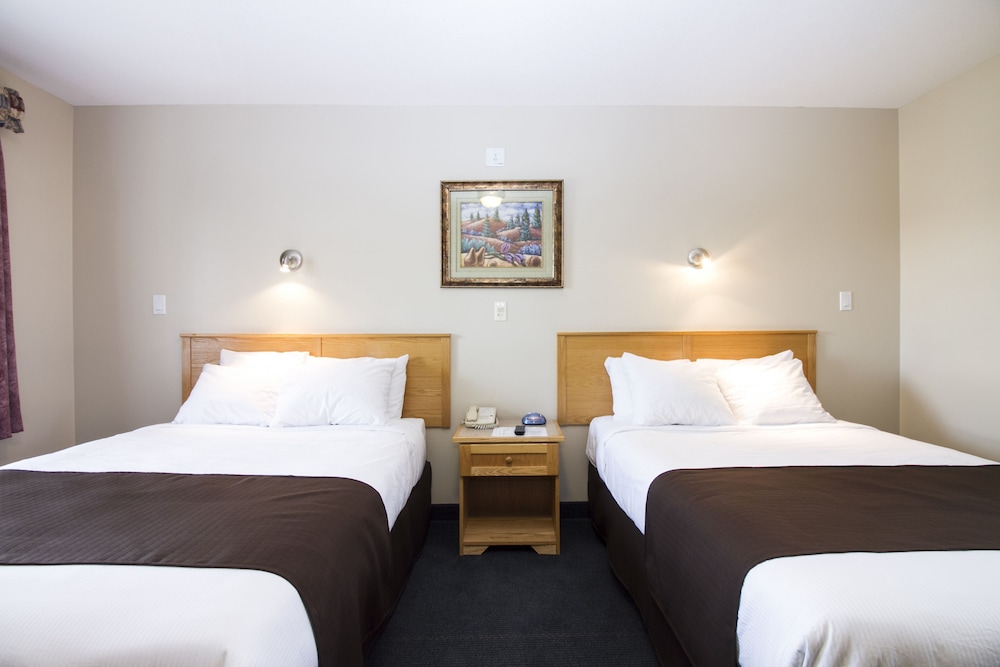 Standard Room, 2 Double Beds, Kitchenette photo 2