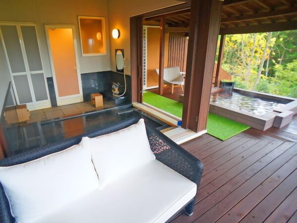 Premium Suite with Private Bathroom (Kunugi) photo 2