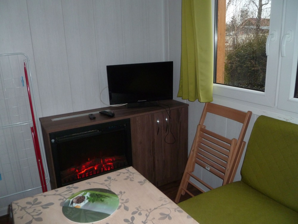 Mobile Home, 2 Bedrooms - Photo 5