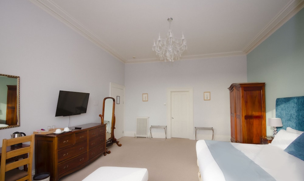 Deluxe Suite, Ensuite, Partial Sea View photo 2