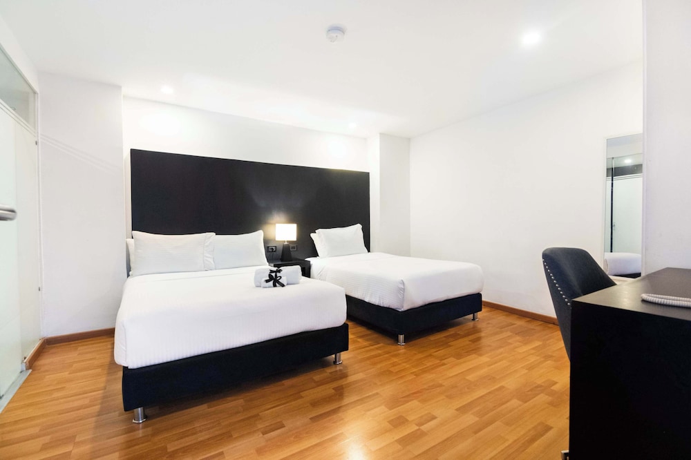 Premier Twin Room photo 2
