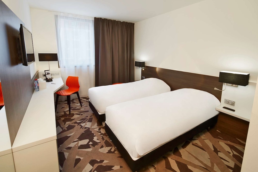 Standard Room, 2 Double Beds photo 3