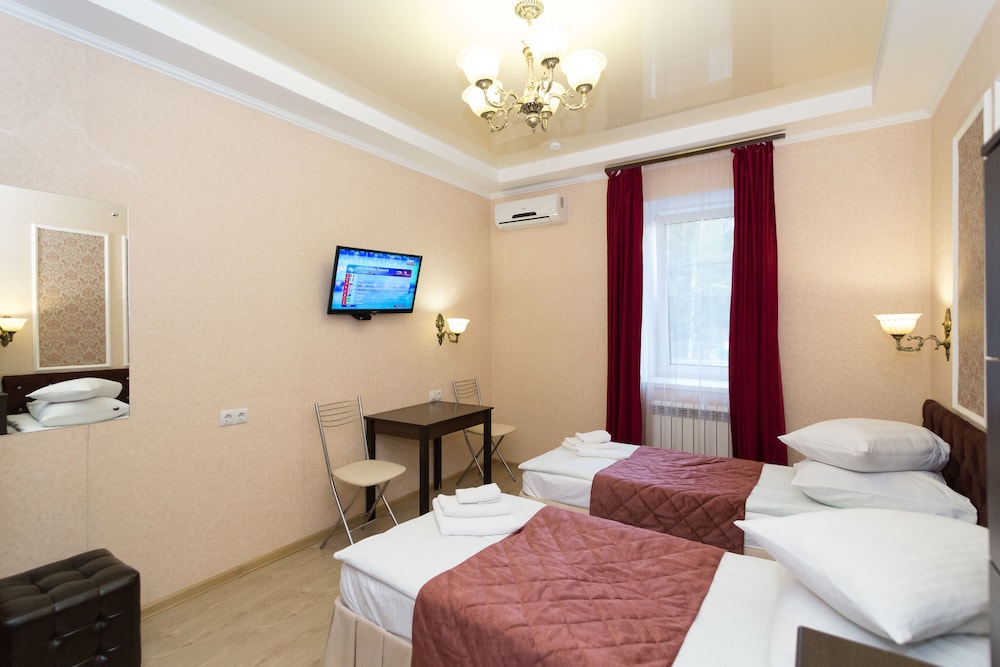 Economy Double or Twin Room (Bathroom not in room) photo 3