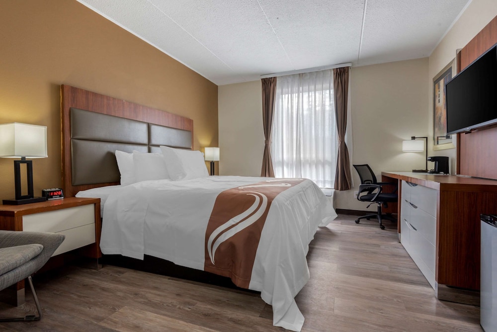 Standard Room, 1 King Bed, Non Smoking - Photo 5