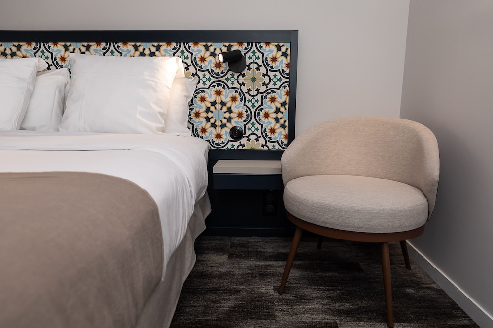 Signature Double Room, 1 Queen Bed photo 3