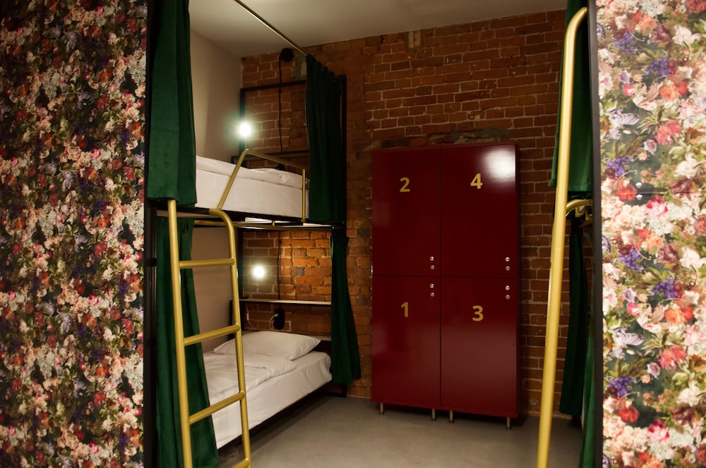 Bed in 12-Beds Mixed Dormitory Room photo 1
