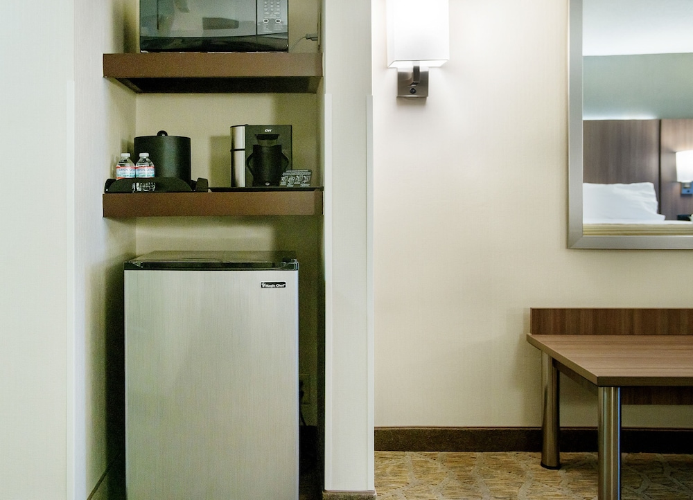 Standard Room, 1 King Bed (Walk-In Shower)