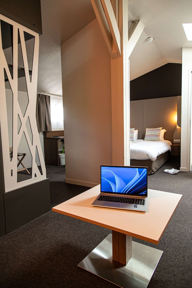 Room, Multiple Beds - Photo 9