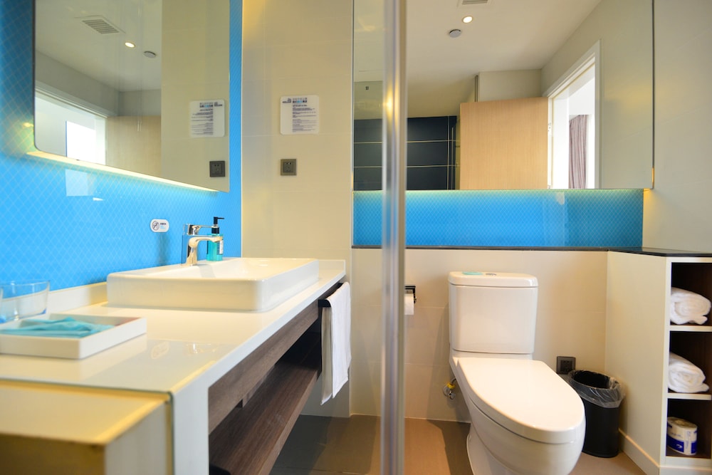 Standard Room, 1 King Bed (Extra Floor Space) - Photo 8