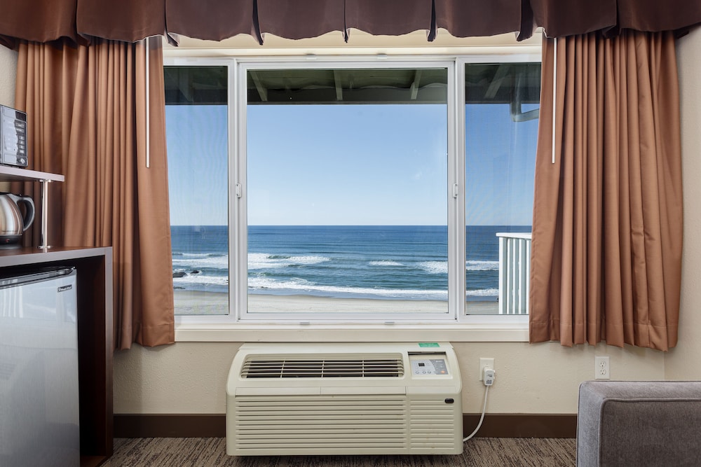Deluxe Room, 1 King Bed, Ocean View, Oceanfront photo 3