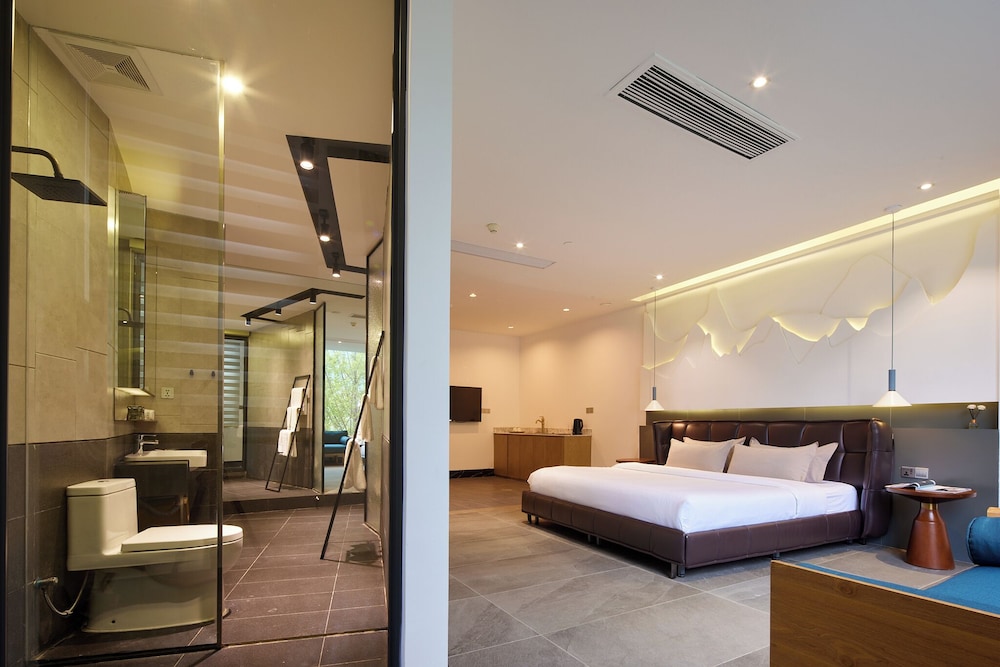 Standard Suite, 2 Bedrooms, Mountain View photo 1