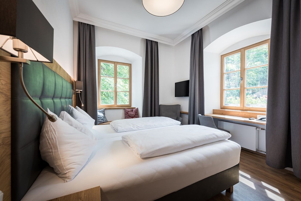 Comfort Double Room, 1 King Bed, Non Smoking, Refrigerator photo 3