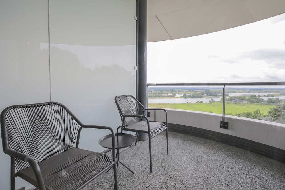 Suite, Balcony, River View - Photo 2