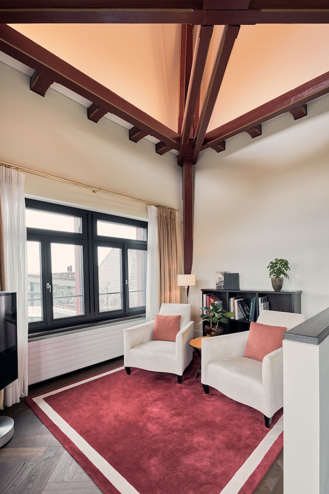 Grand Suite, Panoramic Rooftop, Livingroom, Fireplace, Sauna, Butler, Spa Access (12 years+) - Photo 8