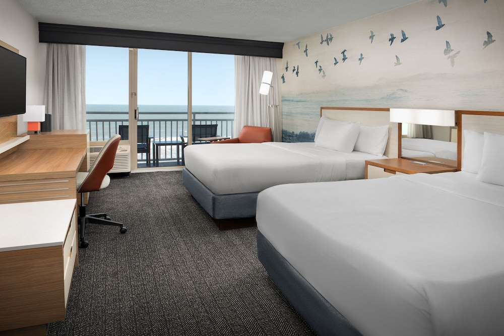 Deluxe Room, 2 Queen Beds, Balcony (Oceanfront) - Photo 1