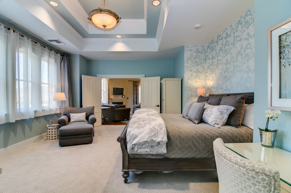 Suite, 1 King Bed (Hargadine)