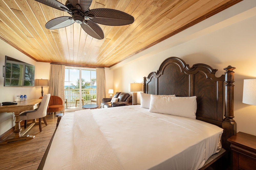 Deluxe Room, 1 King Bed, Oceanfront - Adults Only
