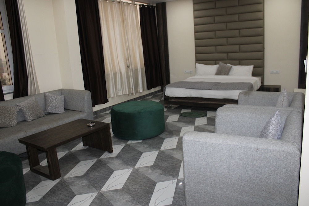 Royal Studio Suite photo 3