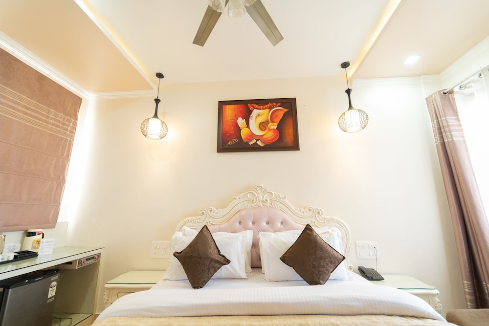 Premium Deluxe Room With Bath Tub - Photo 1