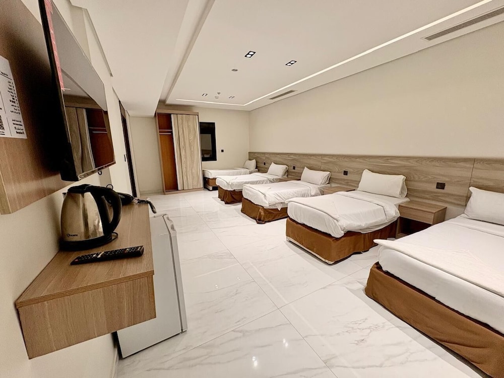 Family Room, City View photo 1