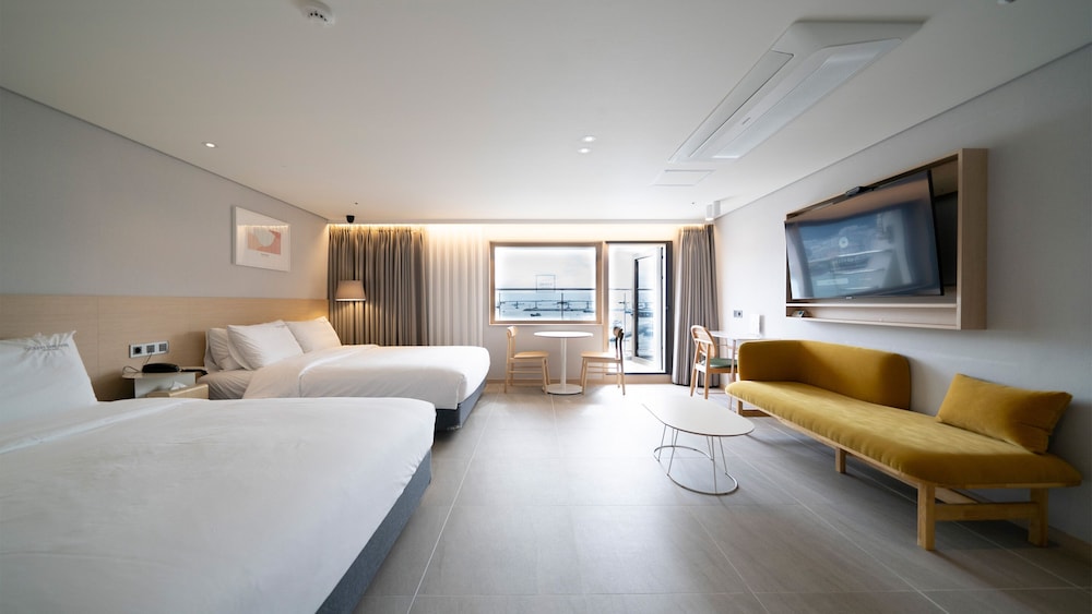 Ocean View Balcony Family Room