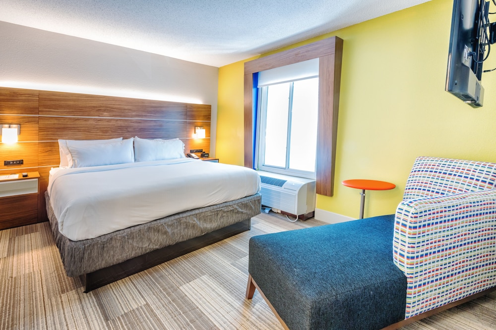 Suite, 1 Bedroom - Photo 2