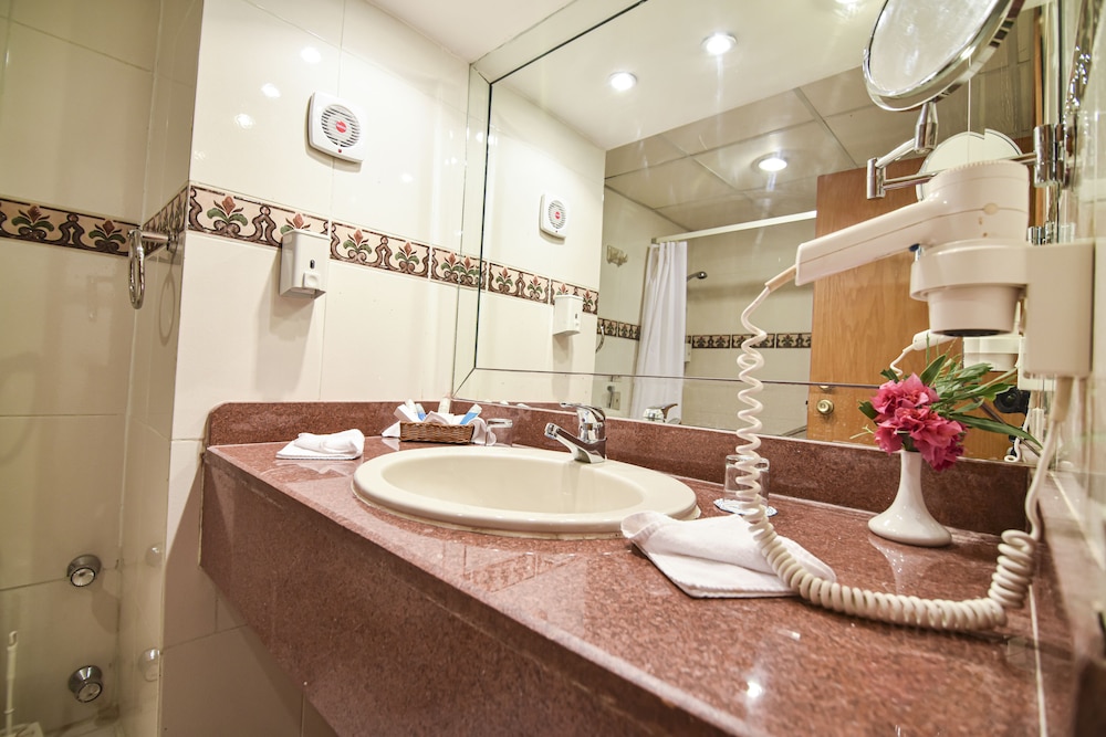 Standard Single Room thumbnail 5