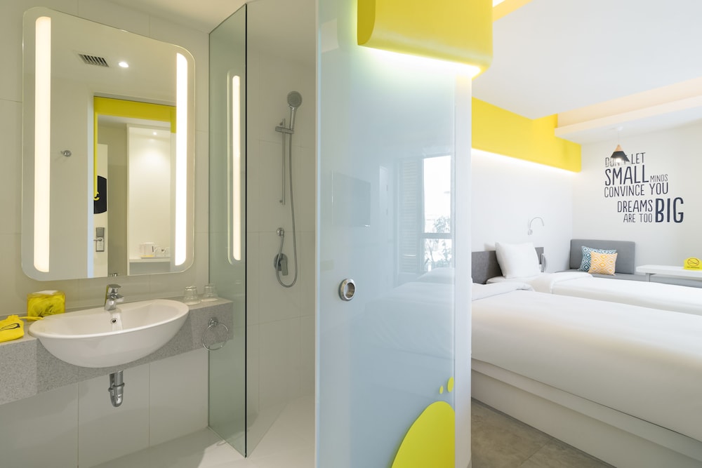 YELLO Room - Photo 8