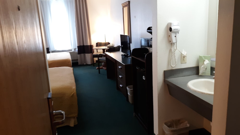 Room, 2 Queen Beds photo 2