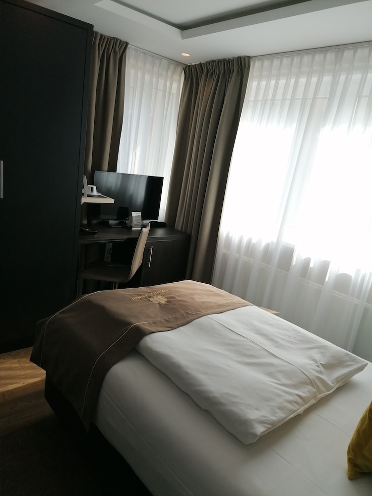 Basic Single Room photo 3
