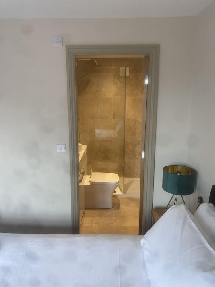 Comfort Cottage, Ensuite photo 2