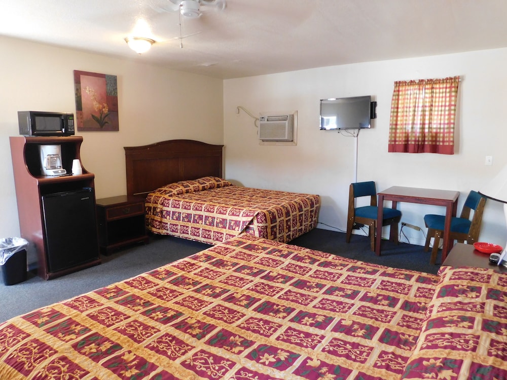 Double Room, 2 Queen Beds, Smoking photo 1