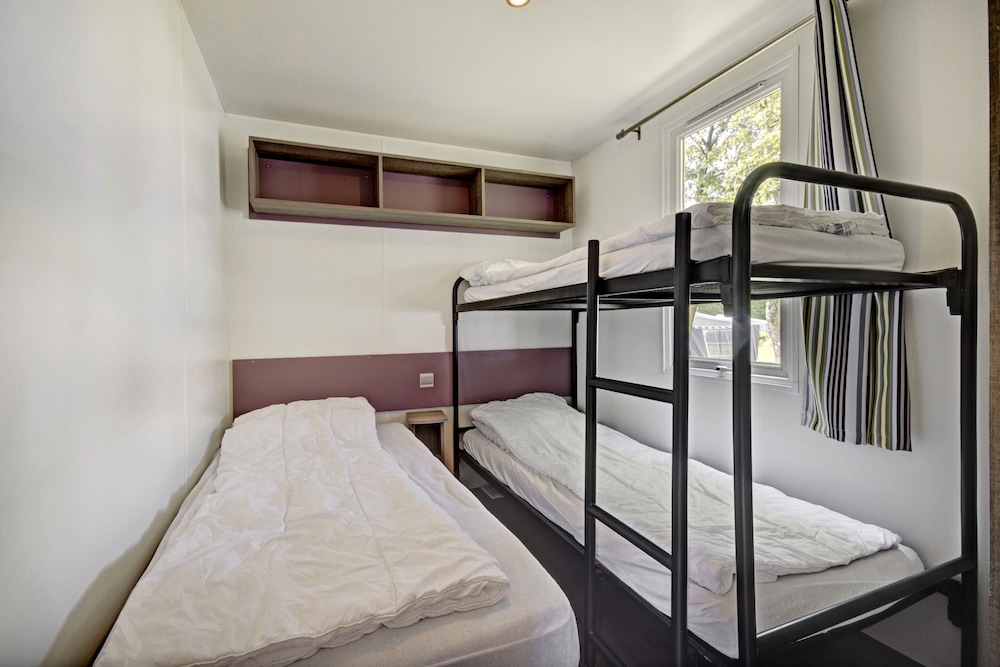 Mobile Home, 3 Bedrooms, Private Bathroom photo 1