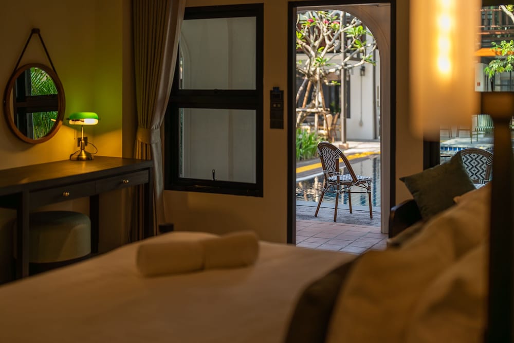 Superior Room, 1 King Bed, Non Smoking, Pool View - Photo 2