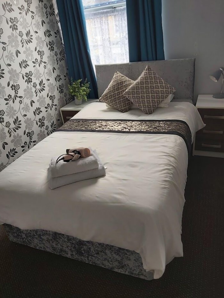 Single Room (Shared Bathroom)