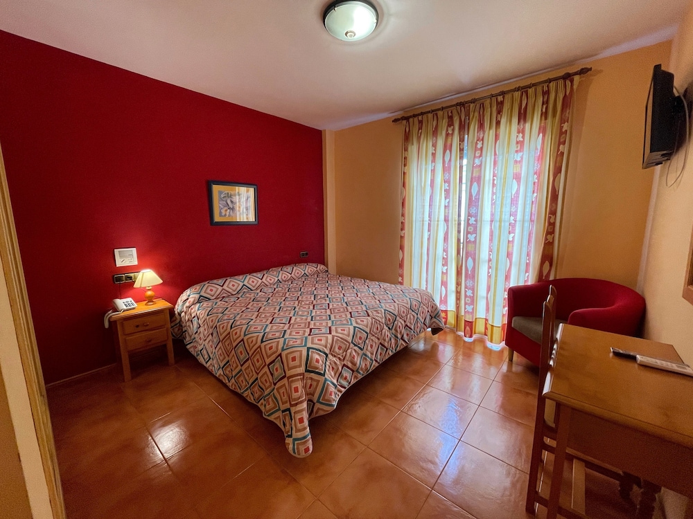 Double or Twin Room - Photo 1