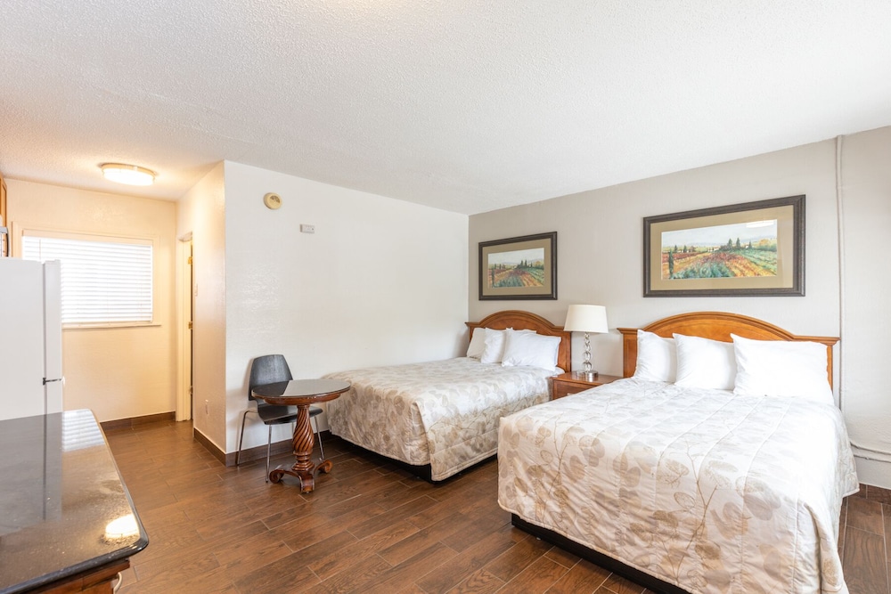 Standard Room, 2 Double Beds photo 3