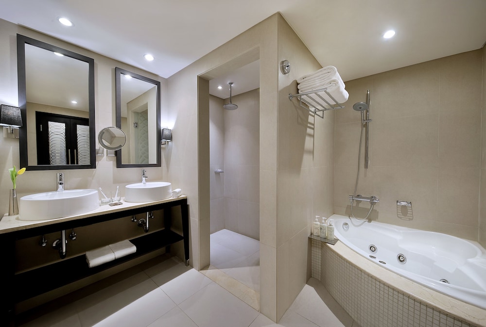 Royal Suite, 2 Bedrooms - Photo 9